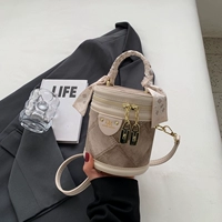 Белая подвеска