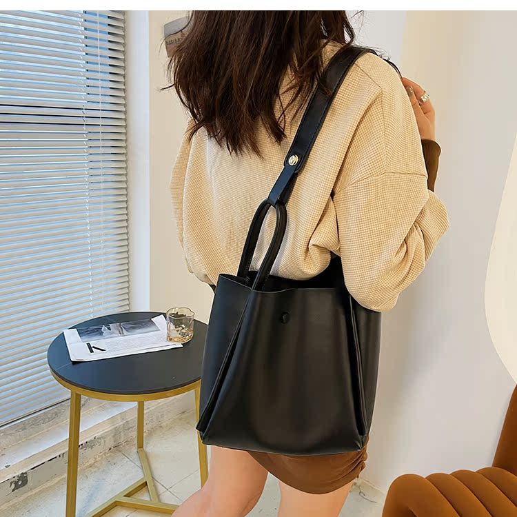 Large-capacity Bag Retro Shoulder Messenger Bag Portable Tote Bucket Bag display picture 11