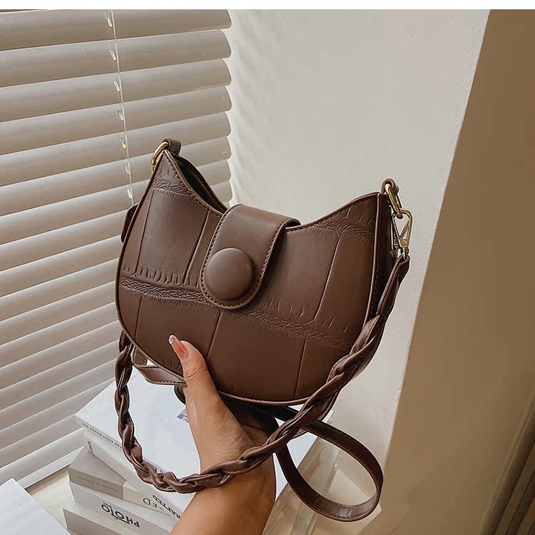 Popular Bags 2021 New Bags Messenger Bag Texture Retro Single Shoulder Saddle Bag display picture 2