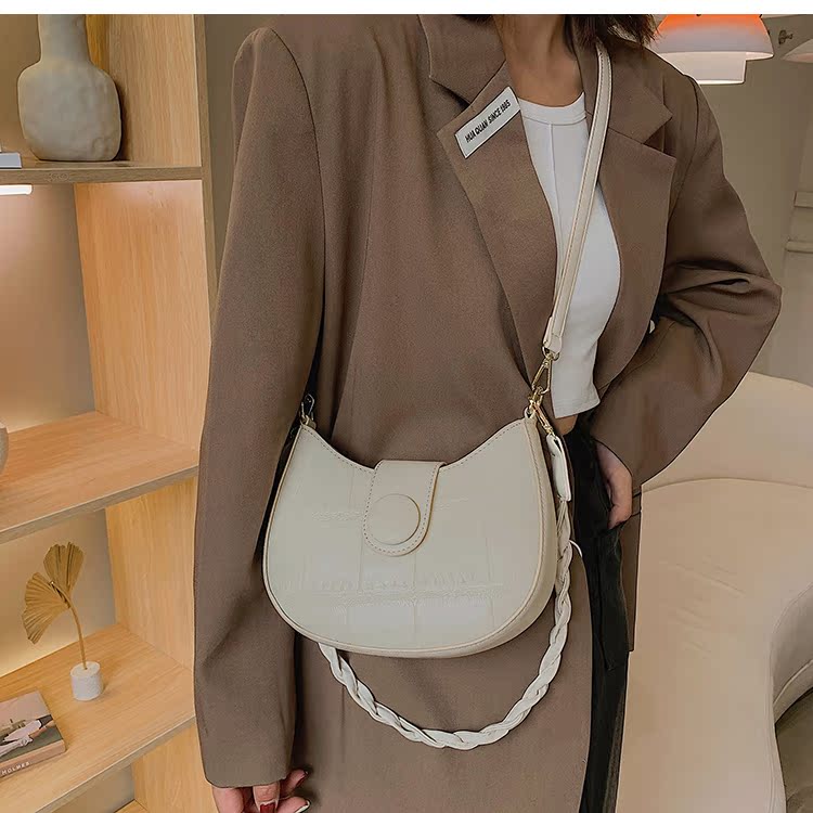 Popular Bags 2021 New Bags Messenger Bag Texture Retro Single Shoulder Saddle Bag display picture 11