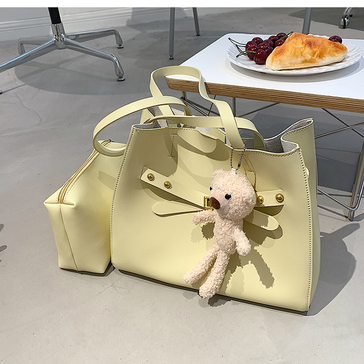 Wholesale Solid Color Large-capacity Bear Doll Pendant Shoulder Bag Nihaojewelry display picture 3