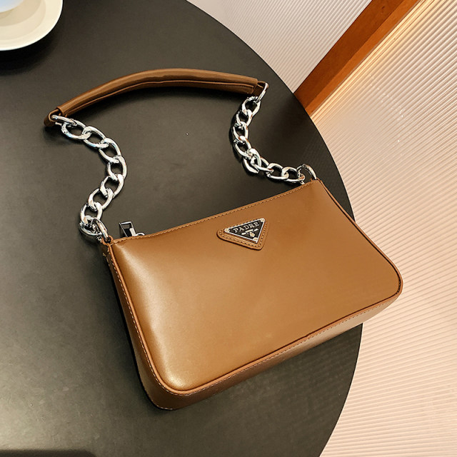 High-end foreign style small bag 2023 new women's bag popular explosion style crossbody bag super hot all-match single shoulder underarm bag