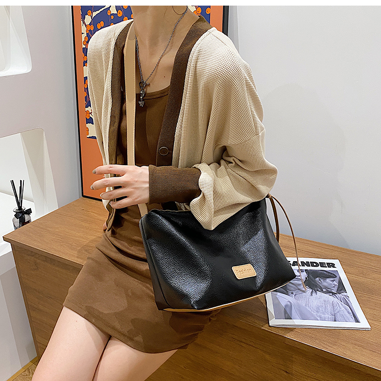 Popular Bag Autumn Wild Messenger Bag Shoulder Armpit Bag display picture 22