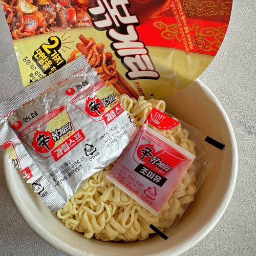 [4桶农心浣熊乌冬徽辣海鲜面干拌韩式炸酱面碗面韩国进口方便面]
