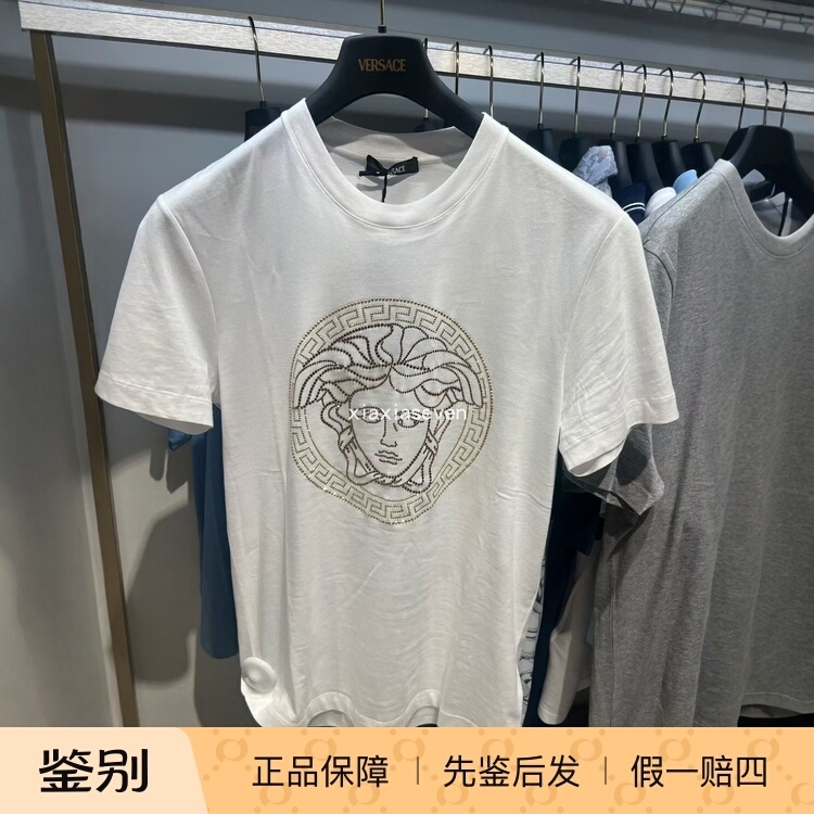 Versace Versace Men's Summer Medusa Rhinestone Head Round Neck Cotton T-Shirt Short Sleeve 6.10 5 70% off Versace Versace Men's Summer Medusa Rhinestone Head Round Neck Cotton T-Shirt Short Sleeve 6.10 5 70% off
