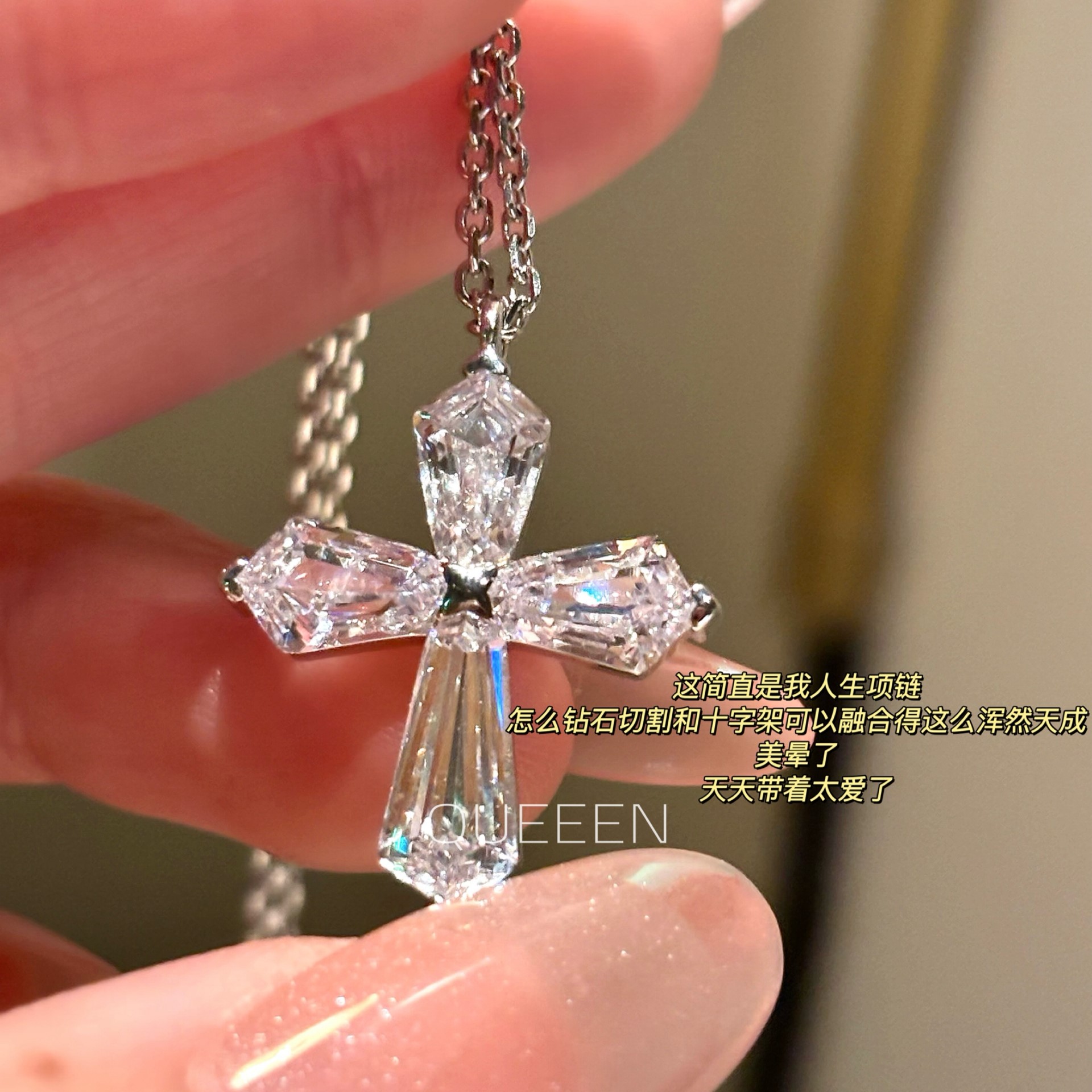 アメリカンクイーン「クロススター」スーパーフラッシュDカラー5A模造ダイヤモンドシェイプダイヤモンドクロススターリングシルバーネックレス