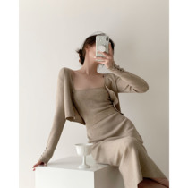  (8 25 00: 00 New and new products 95% off)Milk coffee knitted cardigan vest skirt three-piece set