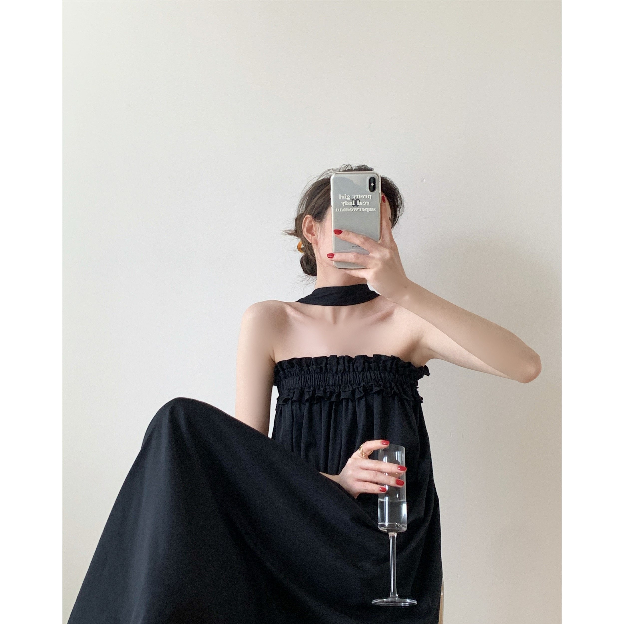 ICTS like a tall black swagger Herbene wind hanging neck design lace with a small black dress and a long version of the ocean dress