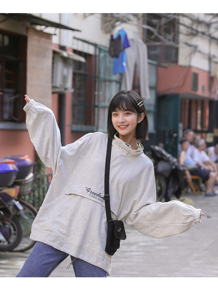 (Spot)Loyal dog Xiao Hachi pear-shaped homemade boyfriend style loose BF College pullover casual top style long sleeve short jacket