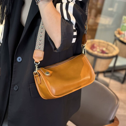 Черная небольшая сумка, сумка через плечо, сумка подмышку, французский стиль, премиум класс, из натуральной кожи