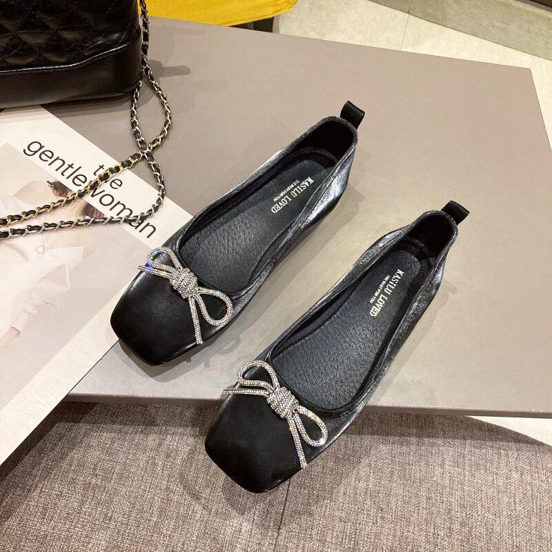 Little ckerwin Jing Tide brand France Paris square head fashion hot diamond bow single shallow coarse heel beanie