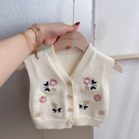 Вышитый жилет хлопковой нитью