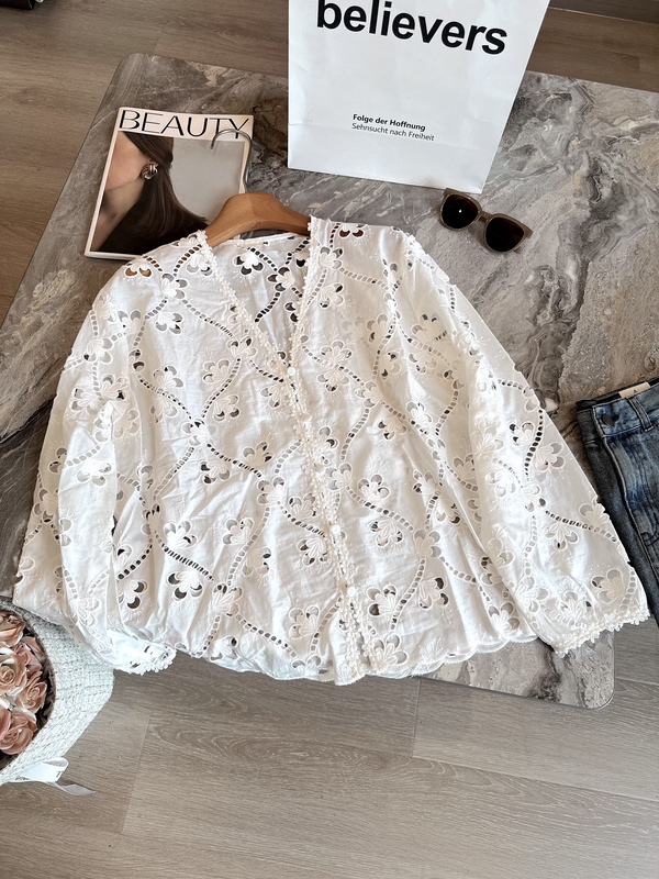 French Retro White Elegant Cut Out Lace V-Neck Shirt for Women Autum Flower Embroidered Shirt Top