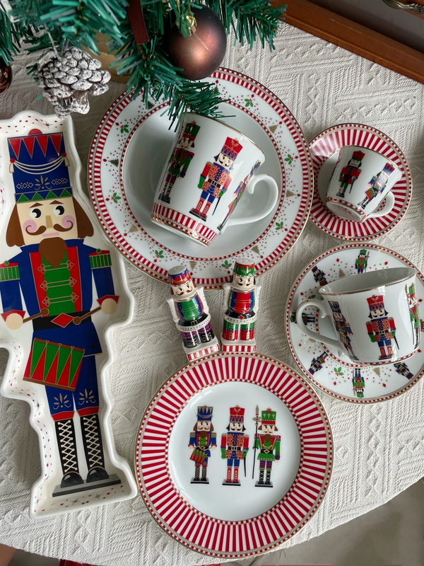 Retro Nutcracker Ceramic Coffee Cup and Saucer Red Cartoon Christmas Gift New Year Gift Birthday Gift Porcelain Retro Nutcracker Ceramic Coffee Cup and Saucer Red Cartoon Christmas Gift New Year Gift Birthday Gift Porcelain