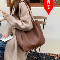 Hong Kong shoulder bag womens large-capacity 2022 new autumn and winter high-end all-match commuter tote bucket bag