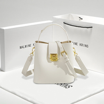 Hong Kong MK Genuine Leather Bucket Bag for women Summer 2022 New advanced senses Small crowdsourced Large capacity commuter Hand Inclined Satchel Bag