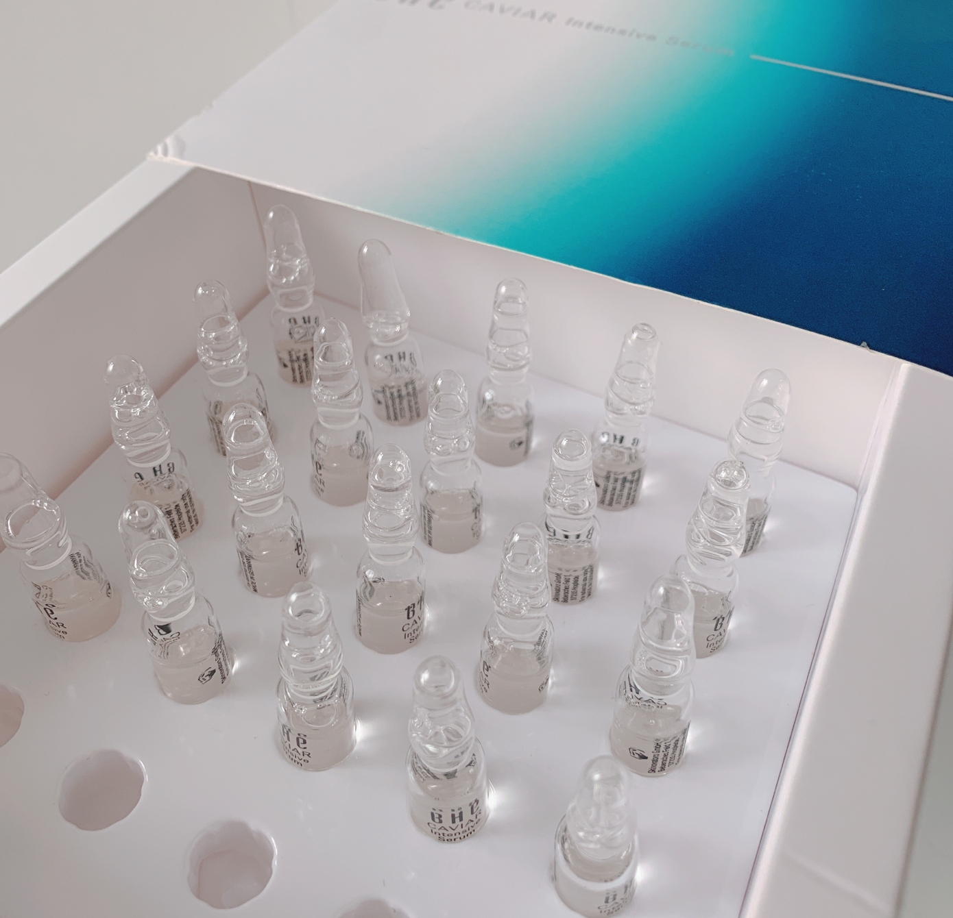 March, 23 Single Swiss BHE sturgeon's facial essence An antioxygen compact to repair moisturizing stock