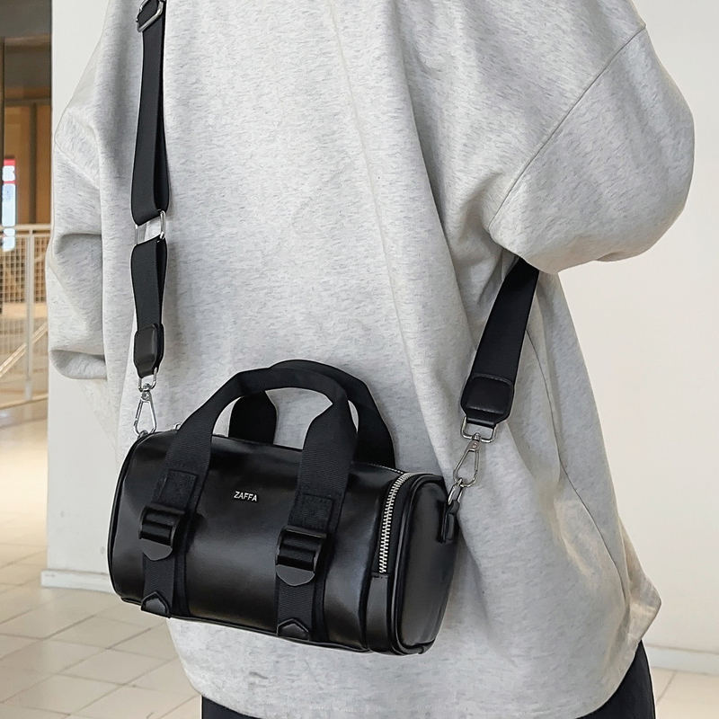 Japanese and Korean Style Men's Boston Bag Black Bowling Bag Pu Leather Casual Crossbody Bag Fashionable Versatile Phone Bag