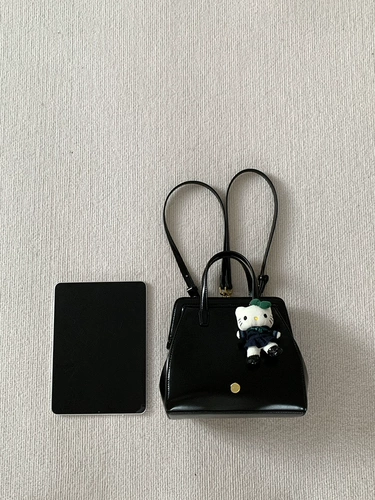 Демисезонная брендовая черная сумка, Южная Корея, надевается на плечо