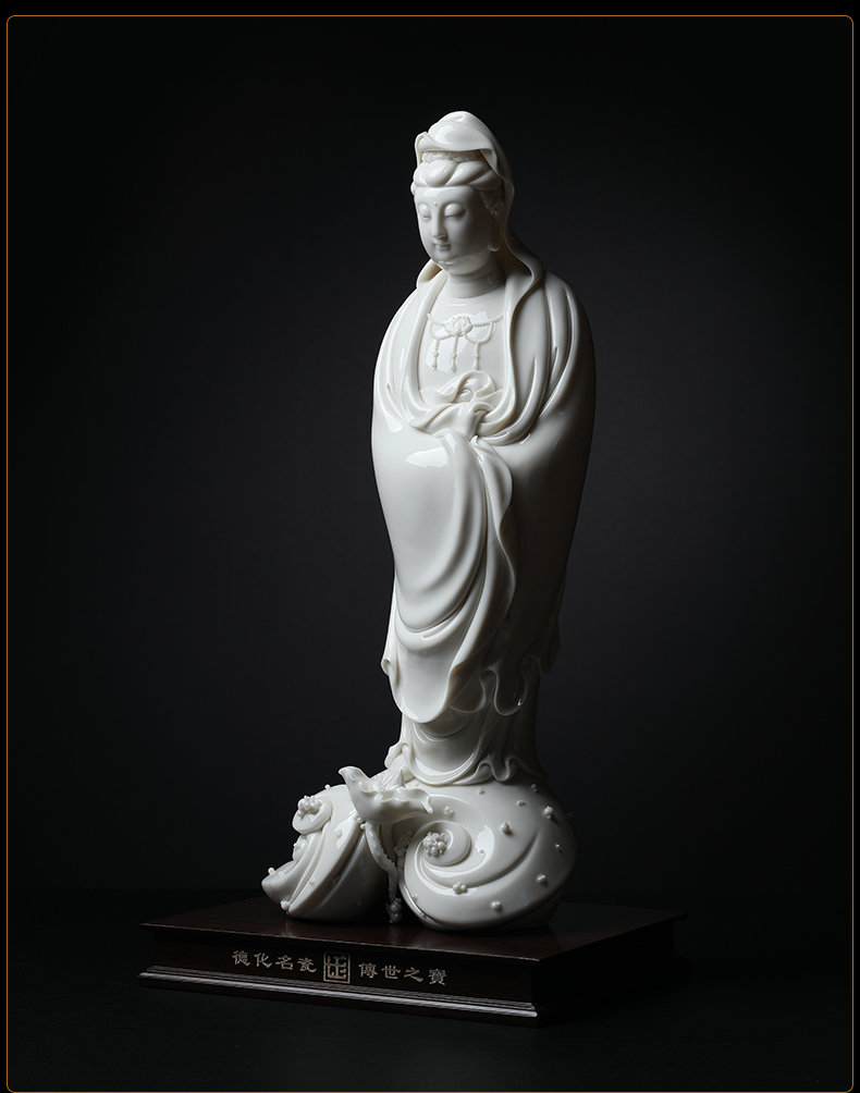 Yutang dai dehua porcelain its zhi - yong wu national handicraft product innovation design gold furnishing articles across indicates the sea goddess of mercy corps