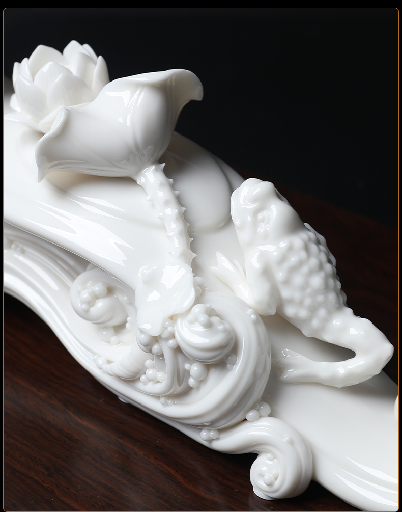 Yutang dai dehua white porcelain craft porcelain carving crafts living room TV cabinet decorative furnishing articles "the jade lotus at best." "