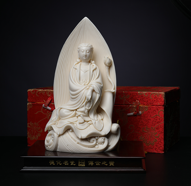 Furnishing articles Lin Jiansheng yutang dai dehua porcelain avalokitesvara figure of Buddha is the goddess of mercy corps