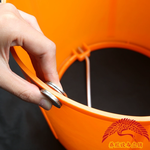 Толстая куриная утка, утка, гуси кормить ведро чайник с бочкой ковш