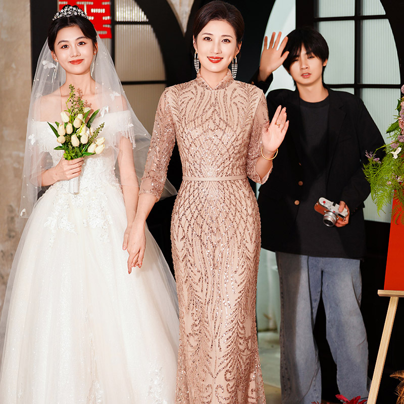 Annual Meeting Host Dress Women's Gown High-End Light Luxury Niche 2026 New Style Young Mother Wedding Banquet Dress Noble