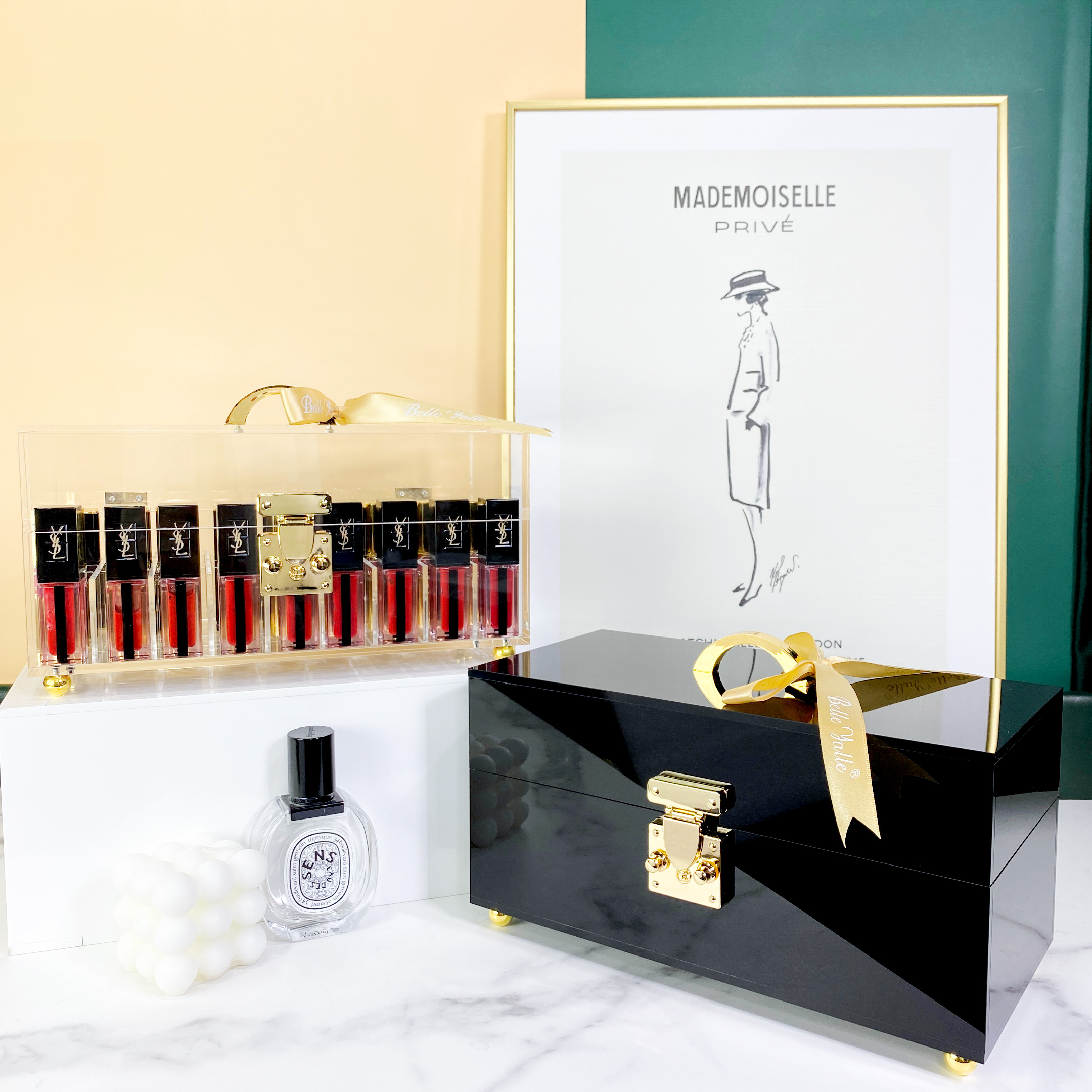 Light and luxurious black transparent acrylic clamshell dust-proof mouth red lip glazed containing box gift-like board room