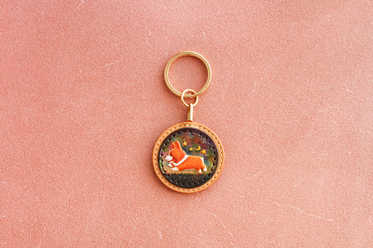 Nobita handmade leather goods Small Corgi leather carving keychain Corgi car key decorative buckle running under the stars