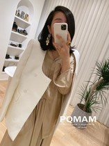 Atmospheric woman style ~ White U-collar suit coat is small