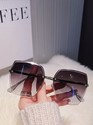 taobao agent Advanced elegant sunglasses, high-quality style, 2022 collection, UV protection