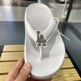 MLB Тапочки, мужские и женские ботинки серии Disney Serises, Flip-Flops Beach Shoes 32SHHK011 3ALPFBF33