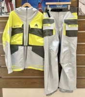 Серо -желтый костюм Gore Tex