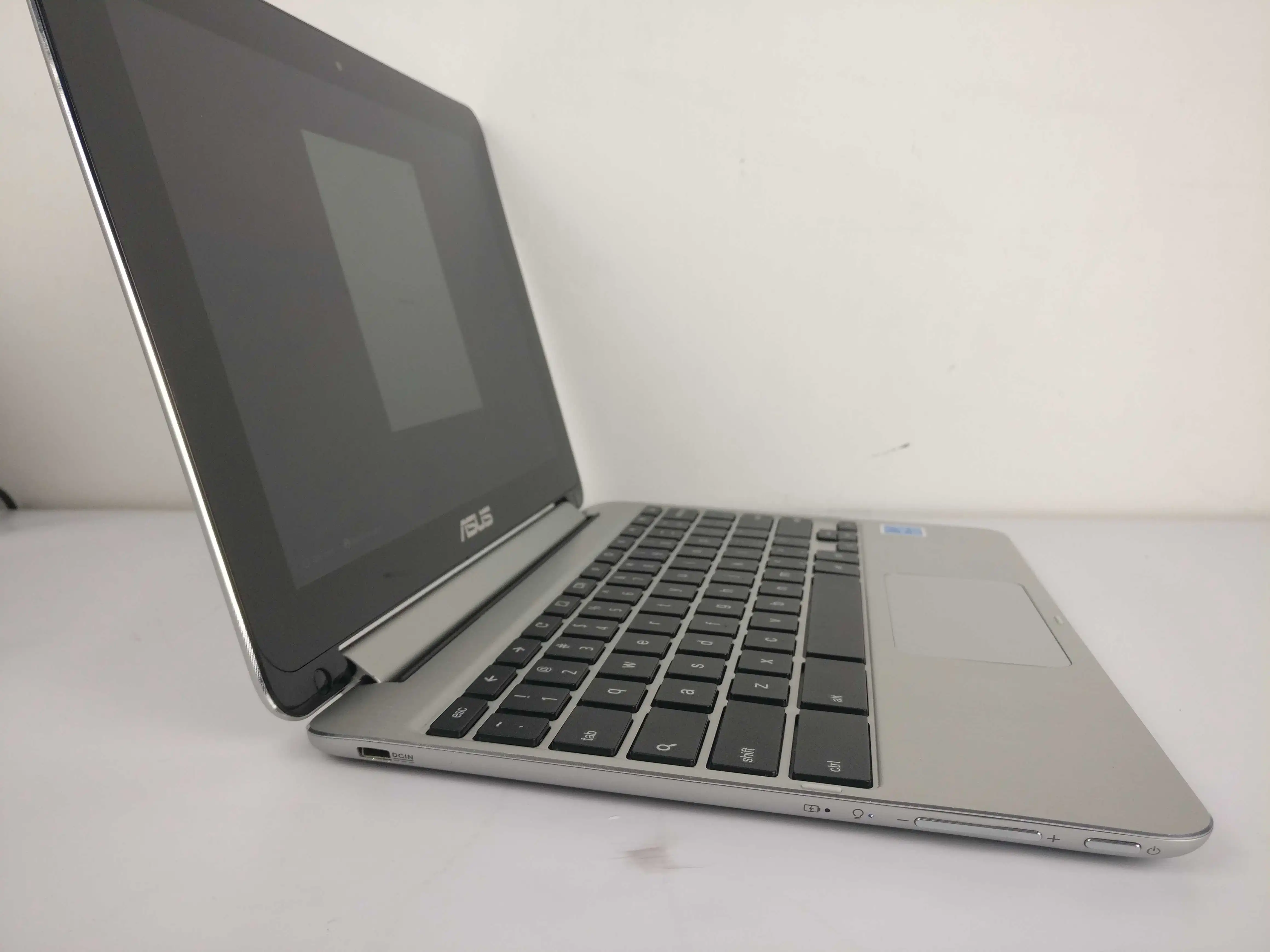 ASUS C100PA-DB02 10.1-дюймовый тач Chromebook (1.8 ГГц 4ГБ 16ГБ)