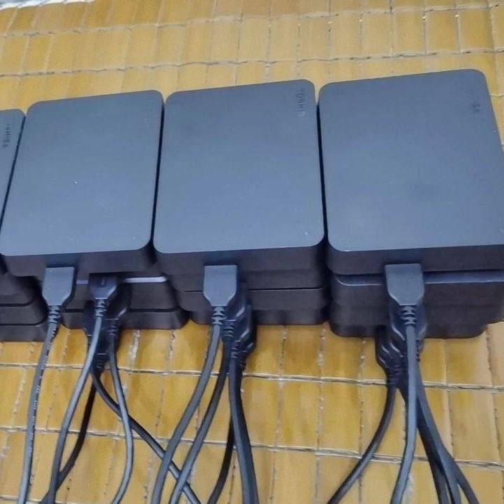 Used Toshiba 4t mobile hard drive high-speed USB 3 0 a3 b3 warranty until 2024