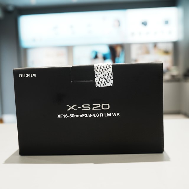 Brand New in Stock Fujifilm Xs20 Mirrorless Digital Camera with Five-Axis Stabilization, High-Definition Video, and Ai Intelligent Focus