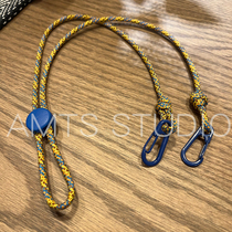 Mask glasses are used to customize handmade knitting hand-mounted rope with red hands