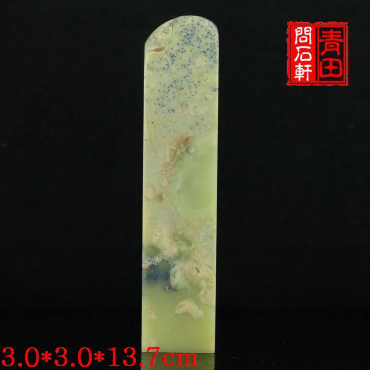 The red and white spots at the bottom of the chapter are hard dings. The blue star is very beautiful. It can be used as a decoration and can be given to others.