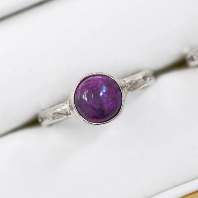 探寻东方美学：舒俱来帝王紫丝绒貔貅戒指的非凡魅力