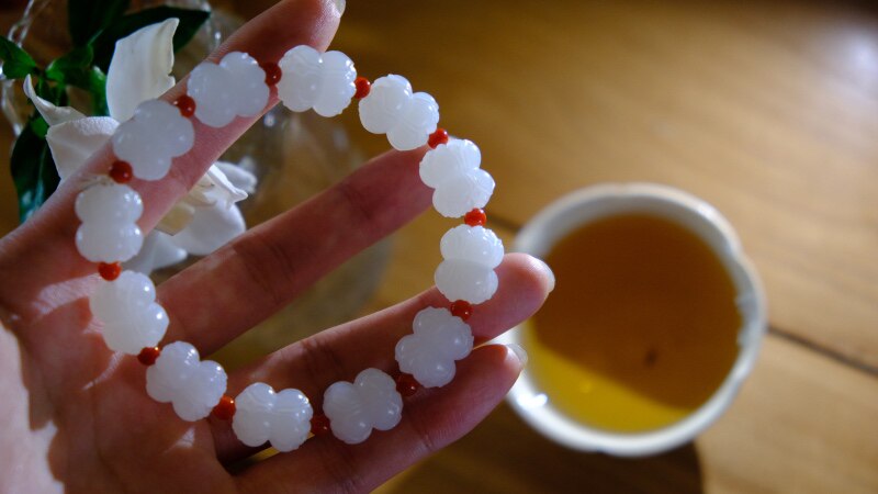 You If Sheng Kaiding Class Stock Seed Grade White Su Manual Engraving and Tilian Flower Elegant Tibetan Level