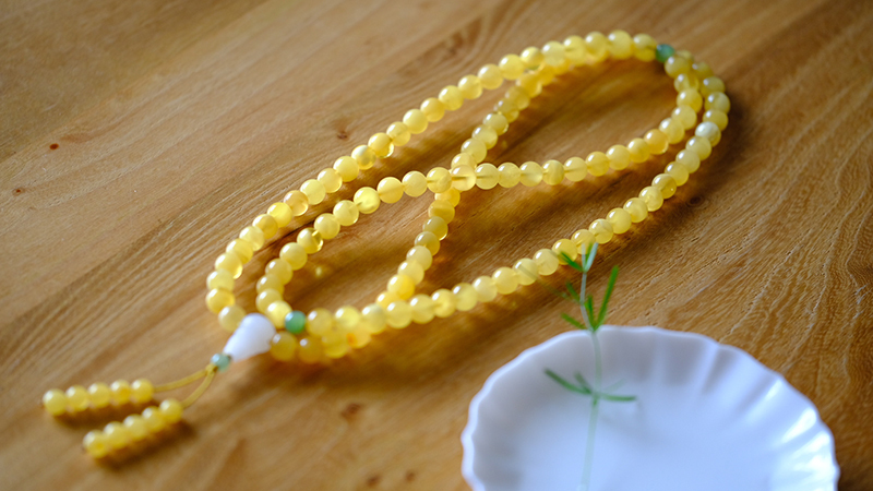 Qingchuang Raw Amber Beads, No Optimization or Treatment, Wrapped Around White Flowers, Jade Beads, White Jade Design