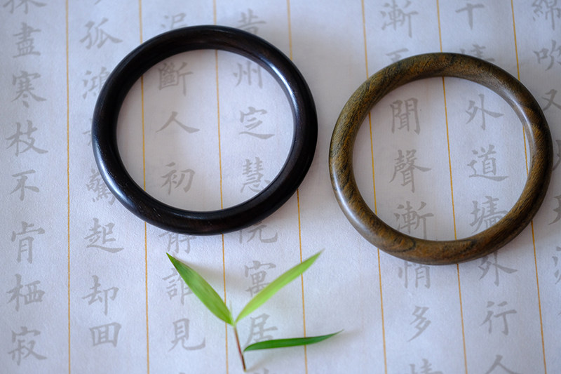 {Mountain has wood and wood has branches} Natural ebony green sandalwood round bracelet classical aroma log bracelet