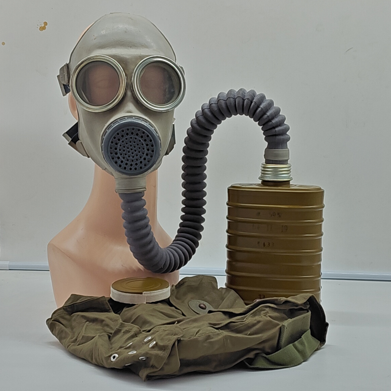 64 Gas Mask for Biological, Chemical, and Nuclear Exercises, Gas Mask for Smoke and Spray Paint, Original Biological, Chemical, and Nuclear Ammonia Gas Full-Face Mask 64 Gas Mask for Biological, Chemical, and Nuclear Exercises, Gas Mask for Smoke and Spray Paint, Original Biological, Chemical, and Nuclear Ammonia Gas Full-Face Mask