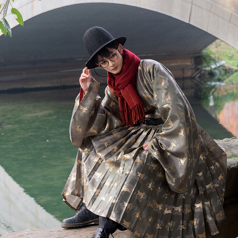 Tongwuan Original Hanfu with Cloud-Patterned Cross-Collar, Pipa Sleeves, and Lining, Available in Multiple Colors, New Ming-Style Design, Suitable for Spring and Autumn, Versatile for Everyday Wear