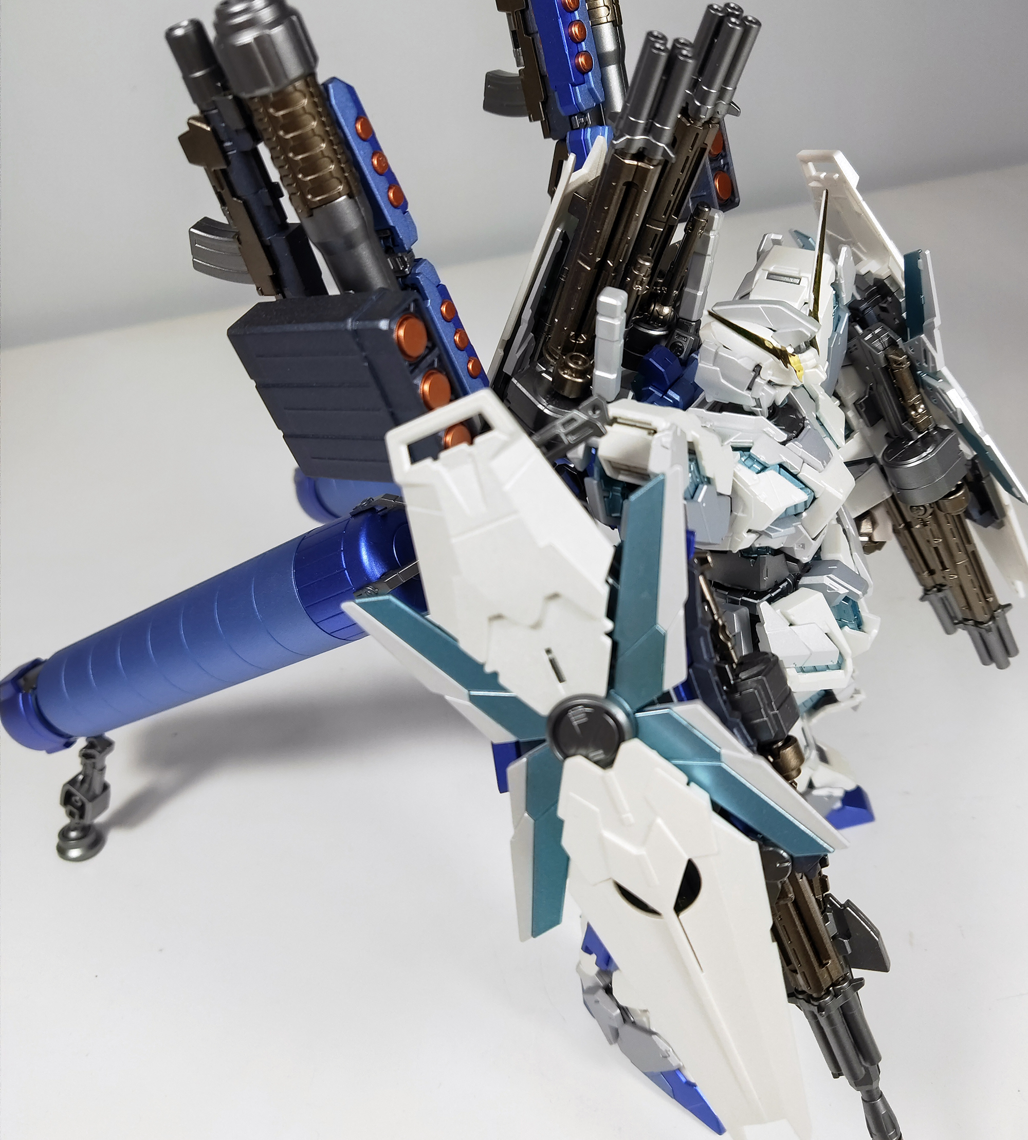 Tạo khuôn các thế hệ tô màu hợp kim xác thực cho đến mô hình lắp ráp Gundam Thiết bị đầy đủ RG tách màu nghệ nhân Unicorn - Gundam / Mech Model / Robot / Transformers mô hình robot kim loại