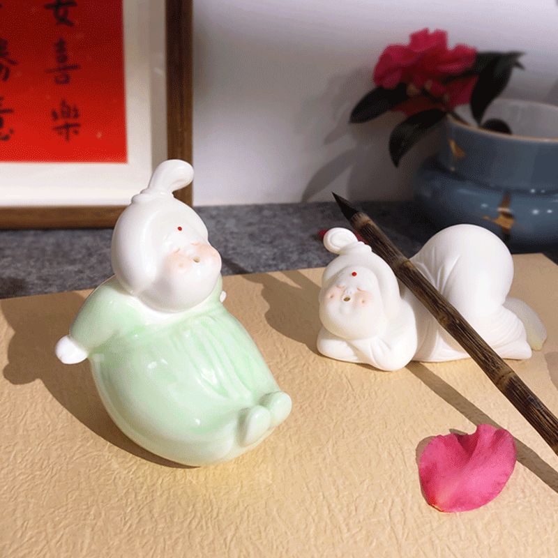 Creative handmade ceramic pen holder brush holder brush holder pen mountain Chinese style incense tea room home decoration ornaments