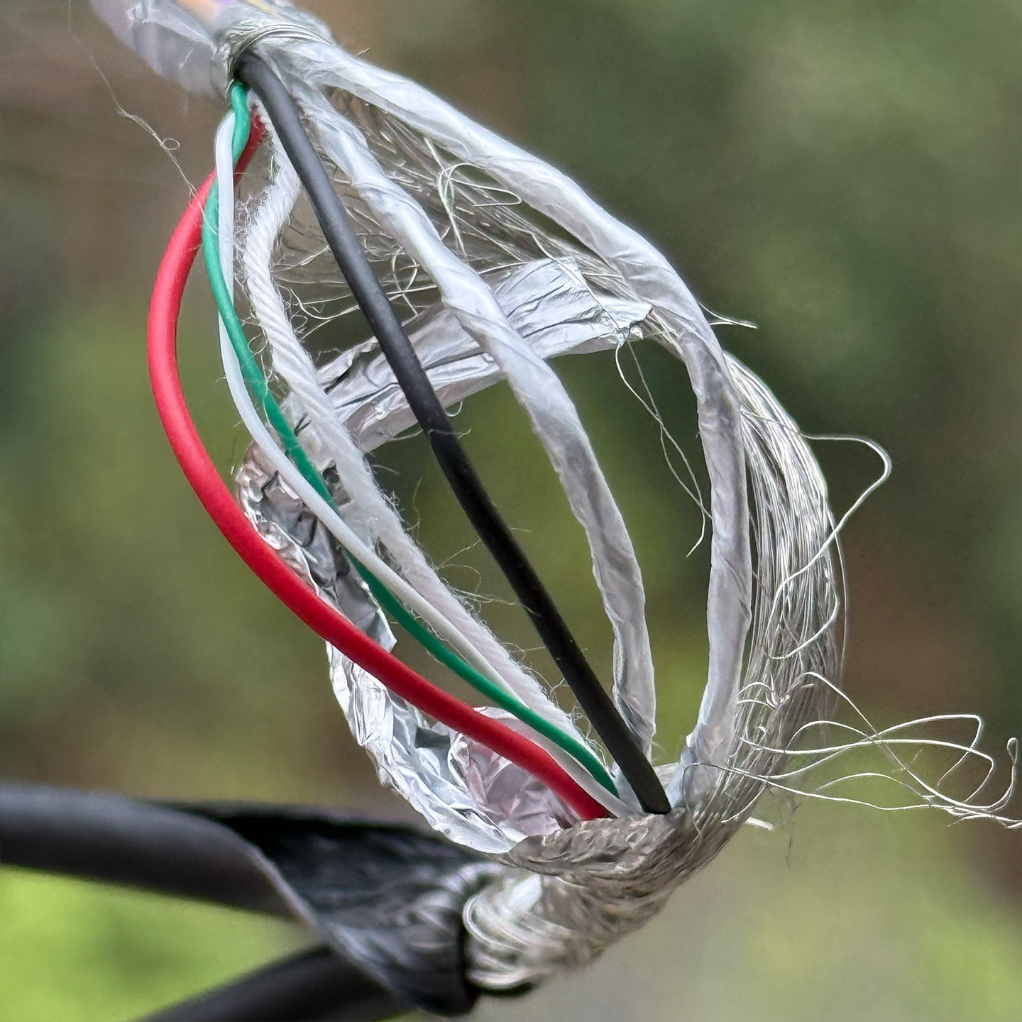 UGREEN绿联 USB-C 转 Micro-B 3.0 数据线拆解,兼容 iPhone 15 Pro Max、希捷、西部数据、东芝等品牌外置硬盘、便携式 SSD/HDD、相机等,1 米-3Cgeek,只卖正品 收售工厂呆滞库存尾单 UGREEN绿联 USB-C 转 Micro-B 3.0 数据线拆解,兼容 iPhone 15 Pro Max、希捷、西部数据、东芝等品牌外置硬盘、便携式 SSD/HDD、相机等,1 米