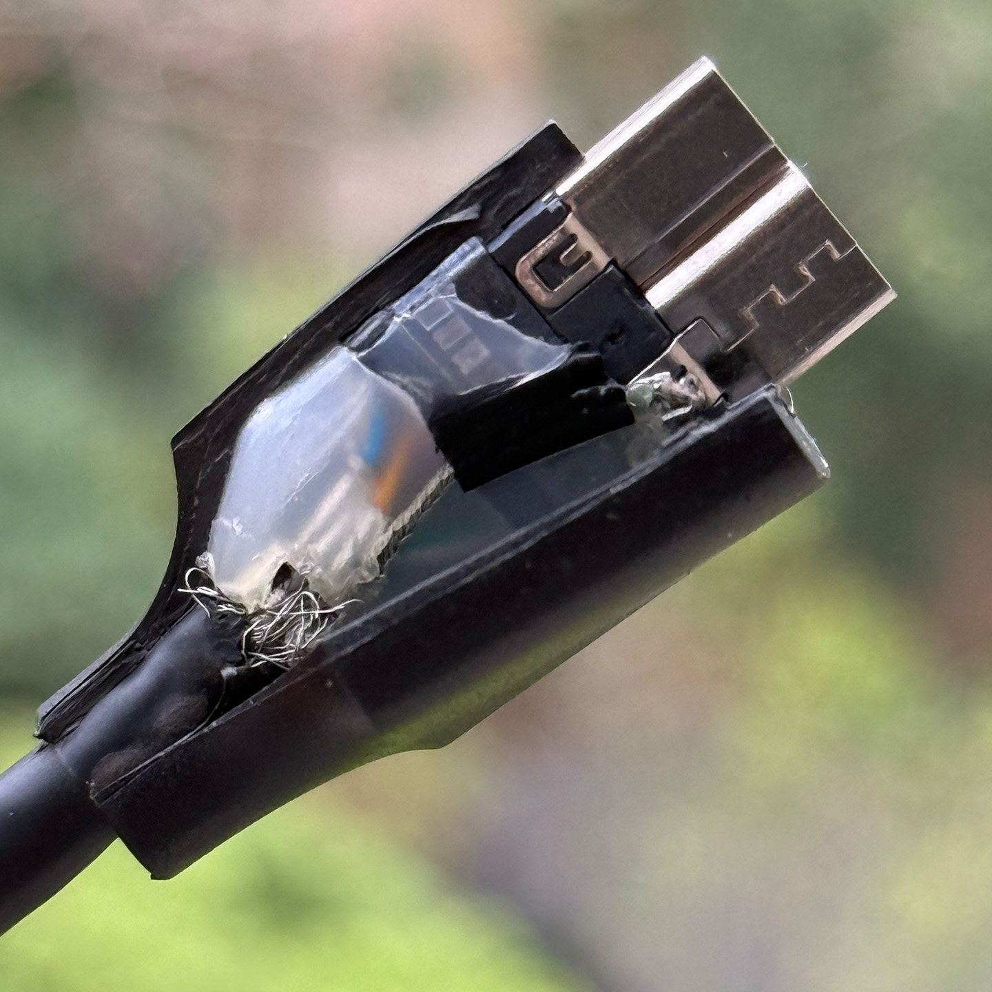 UGREEN绿联 USB-C 转 Micro-B 3.0 数据线拆解,兼容 iPhone 15 Pro Max、希捷、西部数据、东芝等品牌外置硬盘、便携式 SSD/HDD、相机等,1 米-3Cgeek,只卖正品 收售工厂呆滞库存尾单 UGREEN绿联 USB-C 转 Micro-B 3.0 数据线拆解,兼容 iPhone 15 Pro Max、希捷、西部数据、东芝等品牌外置硬盘、便携式 SSD/HDD、相机等,1 米