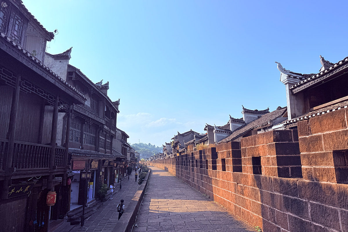 追更:沱江边,翠翠还在等:同父母游凤凰古城-3Cgeek,只卖正品 收售工厂呆滞库存尾单 追更:沱江边,翠翠还在等:同父母游凤凰古城